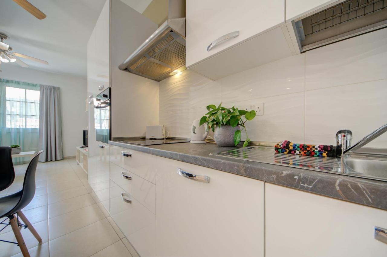 Azure Haven - Gzira Apartments And Penthouse By Shortletsmalta 외부 사진