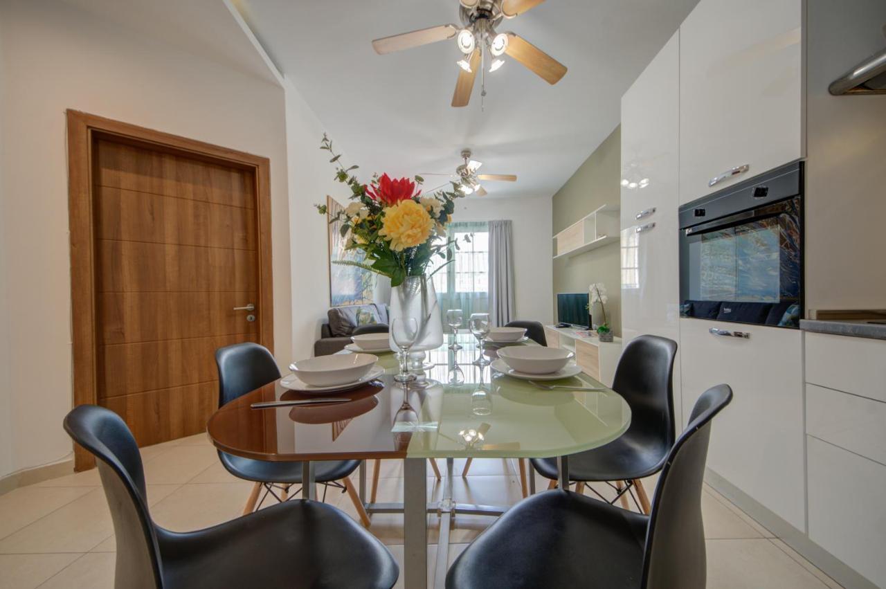 Azure Haven - Gzira Apartments And Penthouse By Shortletsmalta 외부 사진