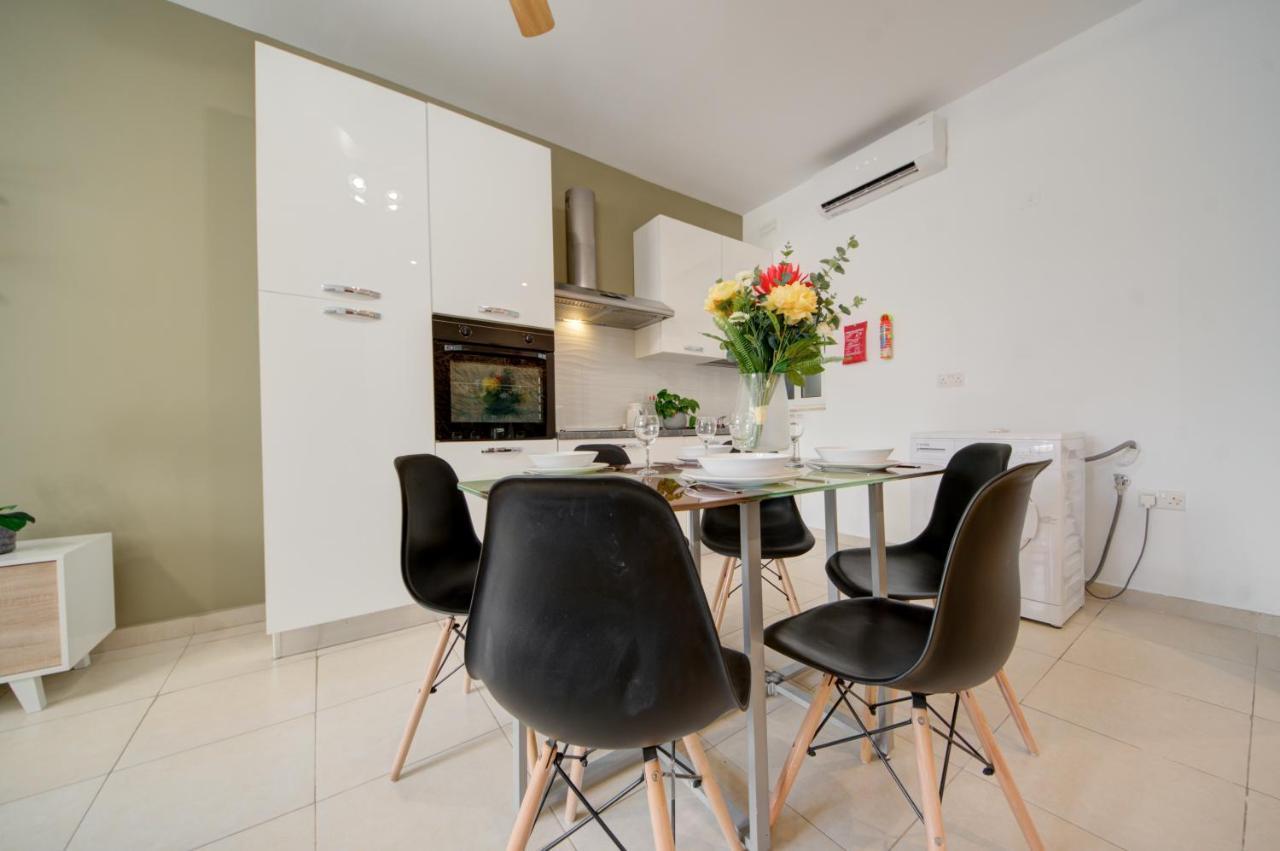 Azure Haven - Gzira Apartments And Penthouse By Shortletsmalta 외부 사진