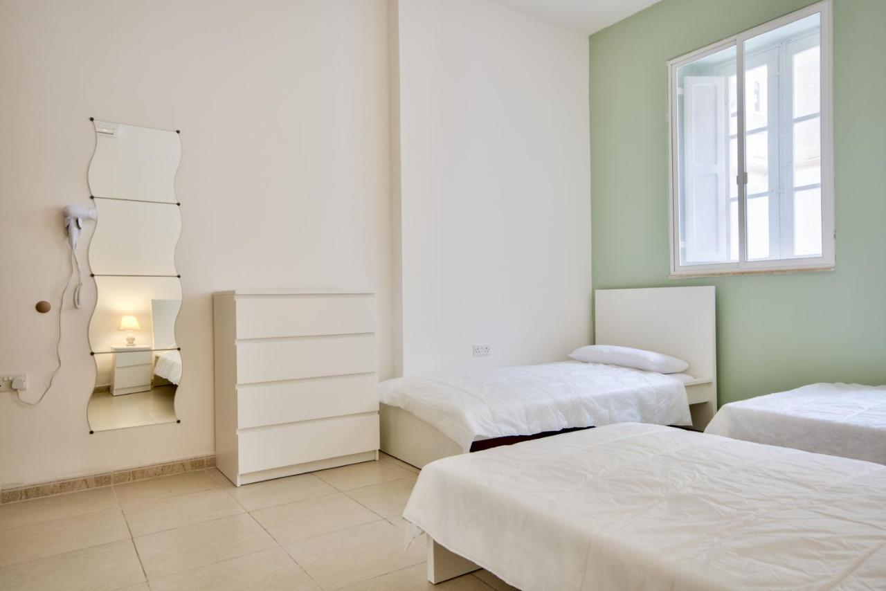 Azure Haven - Gzira Apartments And Penthouse By Shortletsmalta 외부 사진