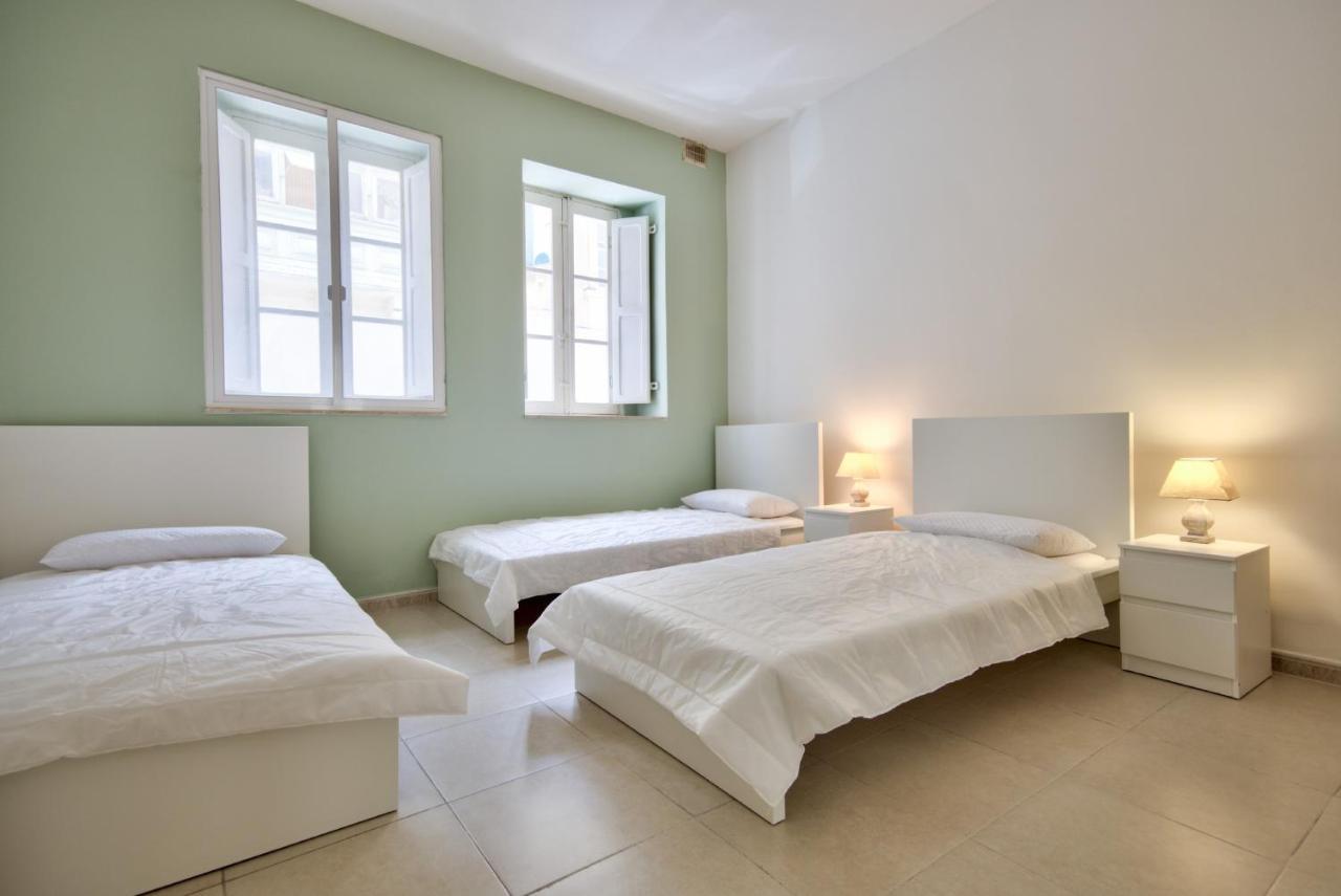 Azure Haven - Gzira Apartments And Penthouse By Shortletsmalta 외부 사진