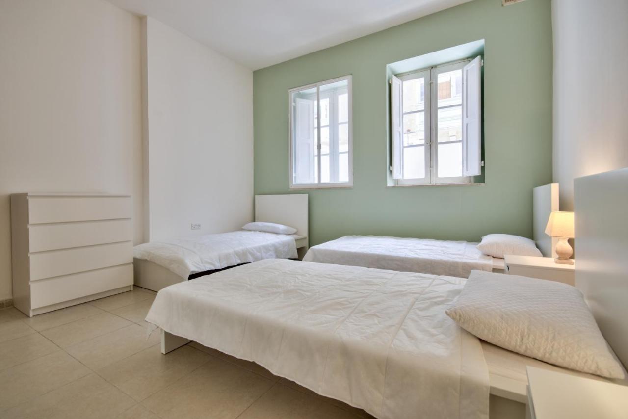 Azure Haven - Gzira Apartments And Penthouse By Shortletsmalta 외부 사진