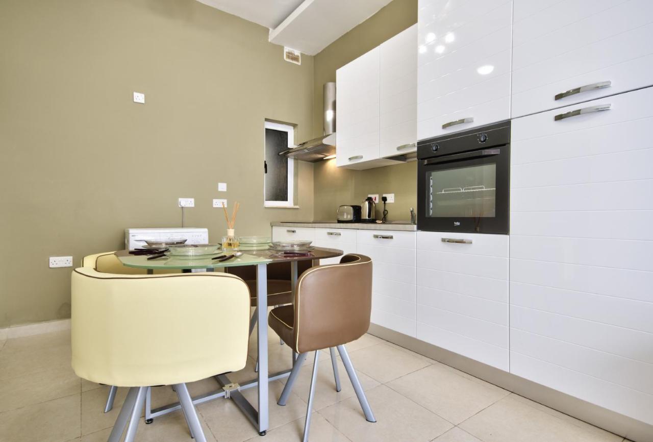 Azure Haven - Gzira Apartments And Penthouse By Shortletsmalta 외부 사진