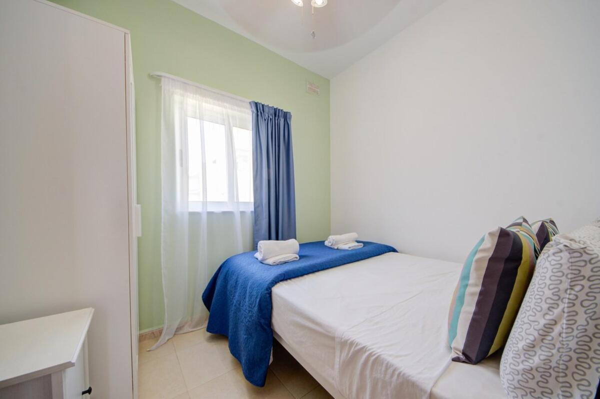 Azure Haven - Gzira Apartments And Penthouse By Shortletsmalta 객실 사진