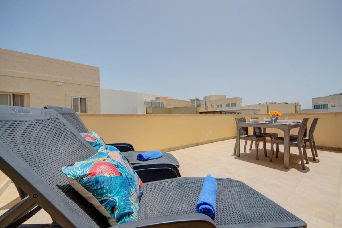 Azure Haven - Gzira Apartments And Penthouse By Shortletsmalta 객실 사진