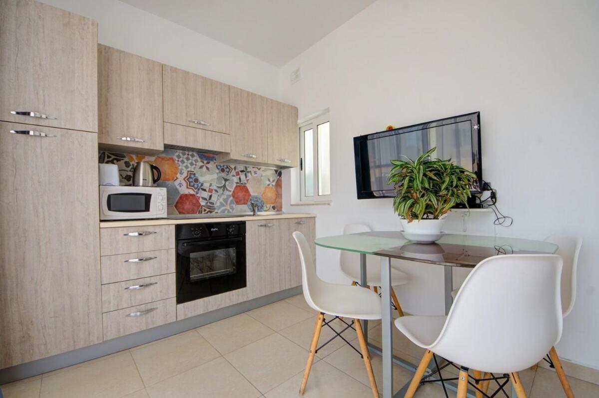 Azure Haven - Gzira Apartments And Penthouse By Shortletsmalta 객실 사진