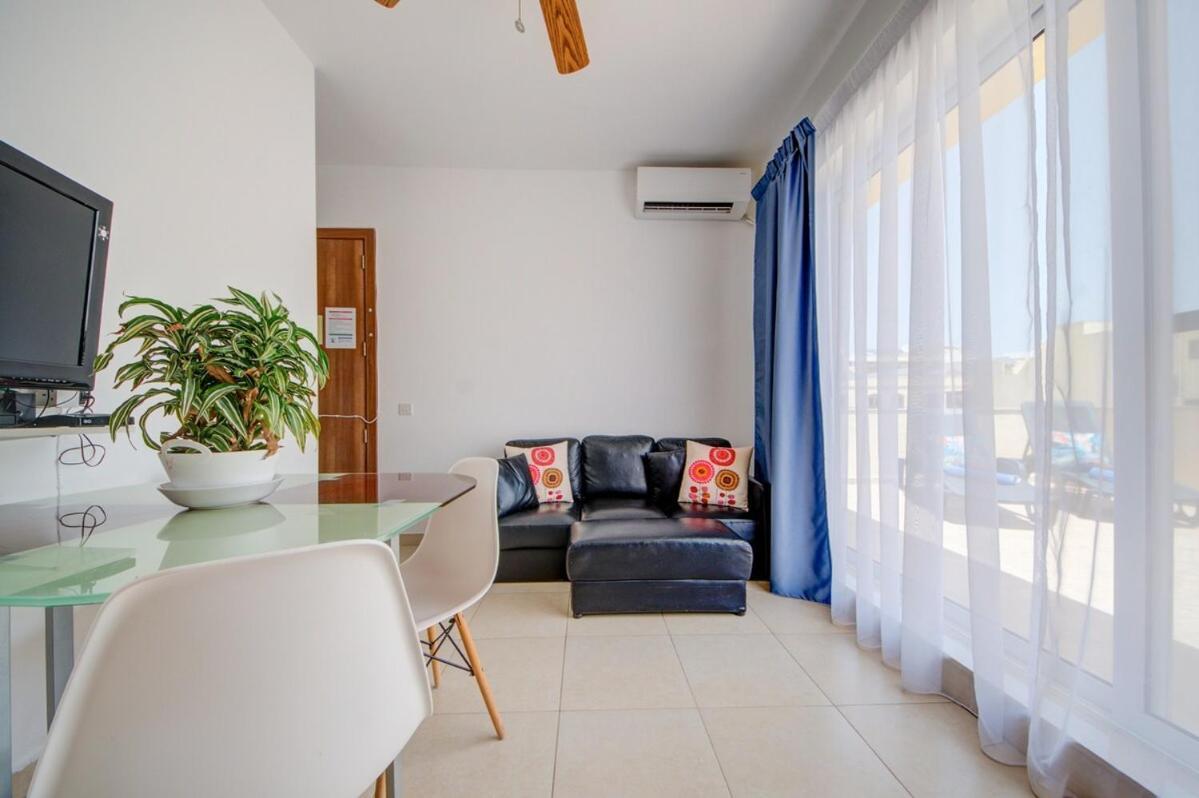Azure Haven - Gzira Apartments And Penthouse By Shortletsmalta 객실 사진