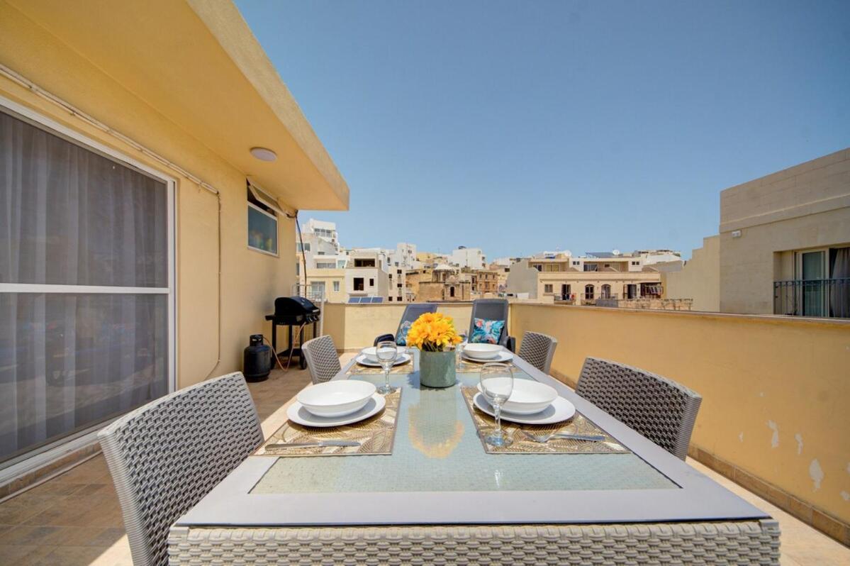 Azure Haven - Gzira Apartments And Penthouse By Shortletsmalta 객실 사진